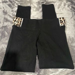 Pink yoga M with leopard print leggings